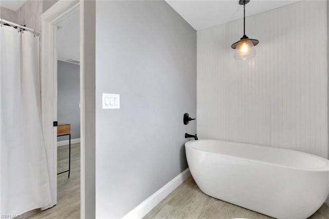 2480 Bayshore DR, Matlacha, FL 33993