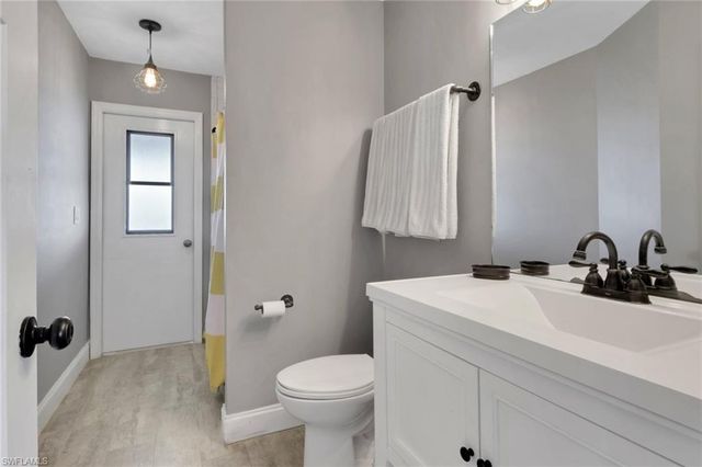 2480 Bayshore DR, Matlacha, FL 33993