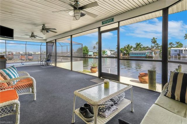 2480 Bayshore DR, Matlacha, FL 33993