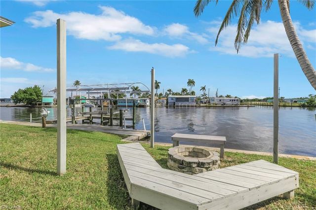 2480 Bayshore DR, Matlacha, FL 33993