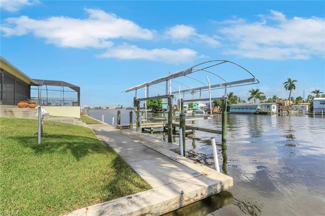 2480 Bayshore DR, Matlacha, FL 33993