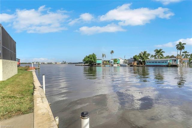 2480 Bayshore DR, Matlacha, FL 33993