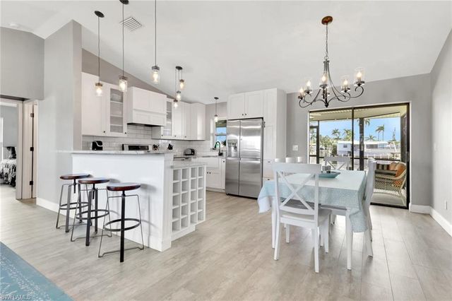 2480 Bayshore DR, Matlacha, FL 33993