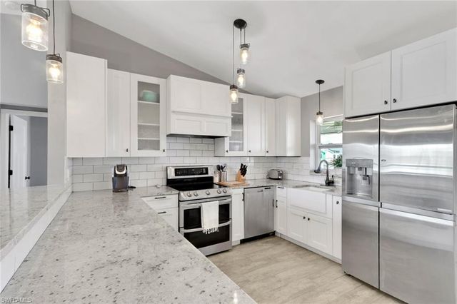 2480 Bayshore DR, Matlacha, FL 33993