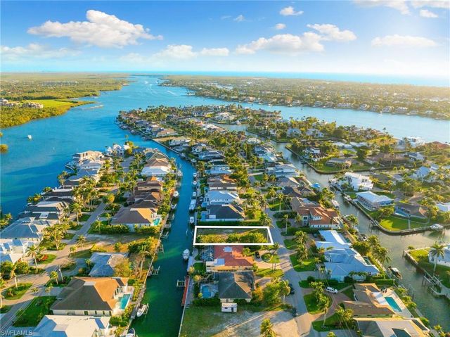 2165 Tarpon RD, Naples, FL 34102