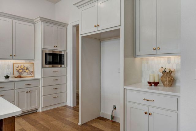 2079 N Silver Charm Avenue, Springfield, MO 65802