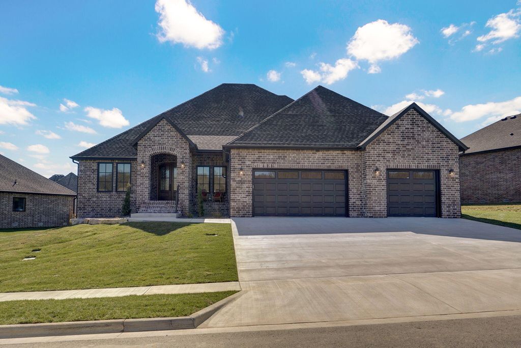 2079 N Silver Charm Avenue, Springfield, MO 65802