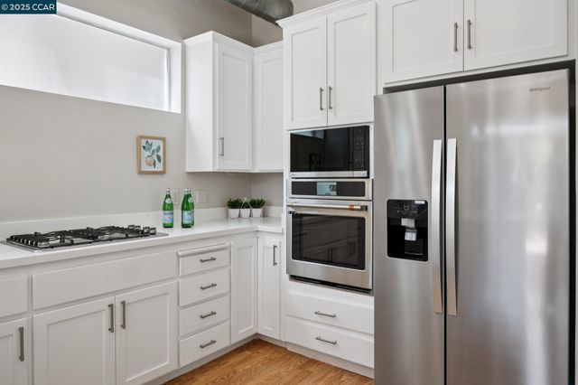 1017 45Th St, Emeryville, CA 94608