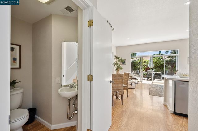 1017 45Th St, Emeryville, CA 94608