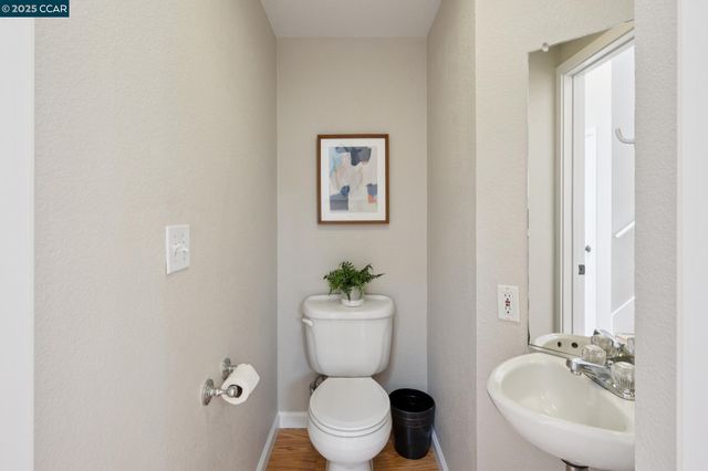 1017 45Th St, Emeryville, CA 94608