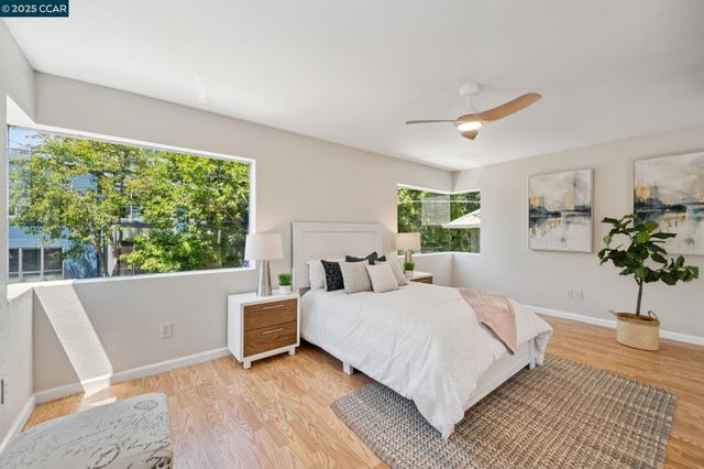 1017 45Th St, Emeryville, CA 94608