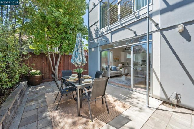 1017 45Th St, Emeryville, CA 94608