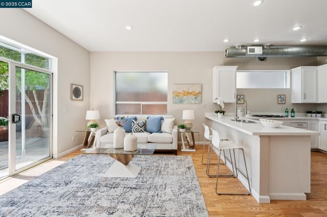 1017 45Th St, Emeryville, CA 94608