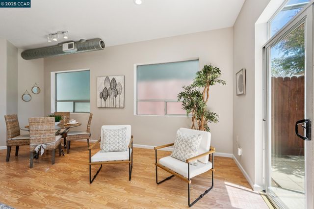 1017 45Th St, Emeryville, CA 94608