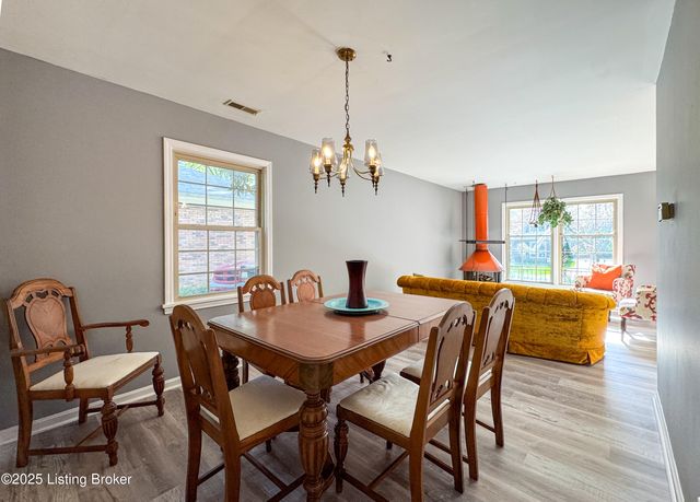 1305 Pollitt Ct, Louisville, KY 40223