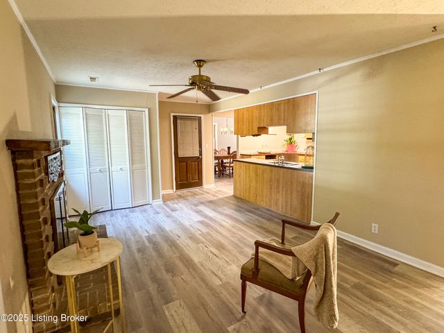 1305 Pollitt Ct, Louisville, KY 40223