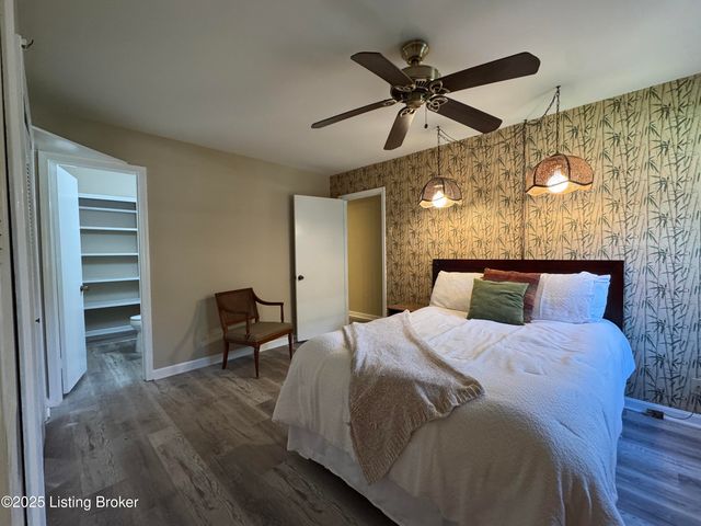 1305 Pollitt Ct, Louisville, KY 40223