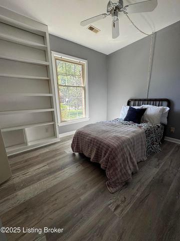 1305 Pollitt Ct, Louisville, KY 40223