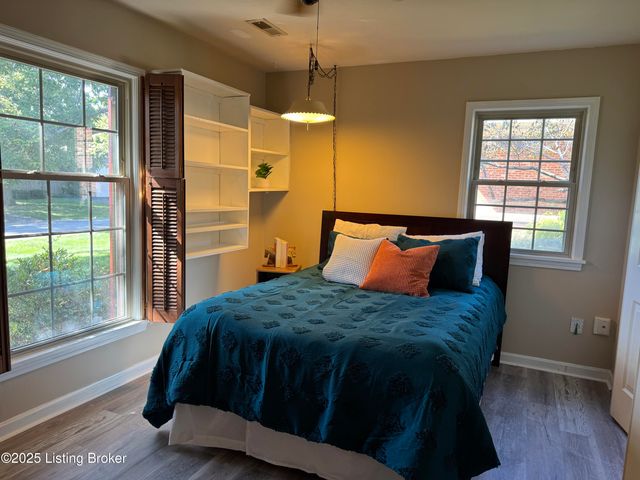 1305 Pollitt Ct, Louisville, KY 40223