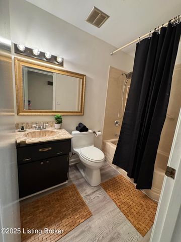 1305 Pollitt Ct, Louisville, KY 40223