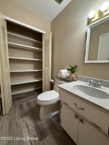 1305 Pollitt Ct, Louisville, KY 40223