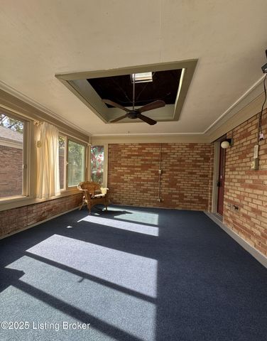 1305 Pollitt Ct, Louisville, KY 40223