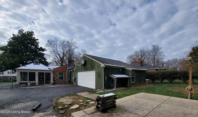 1305 Pollitt Ct, Louisville, KY 40223