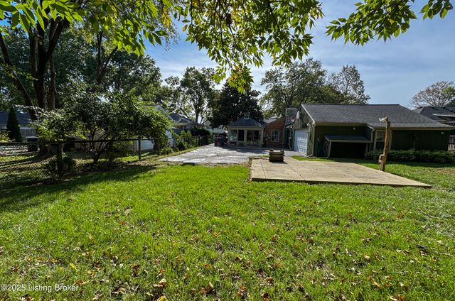 1305 Pollitt Ct, Louisville, KY 40223