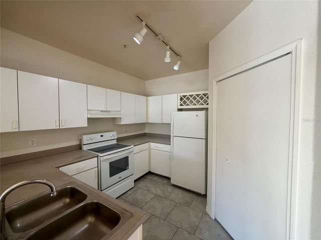 122 VISTA VERDI CIRCLE 228, Lake Mary, FL 32746