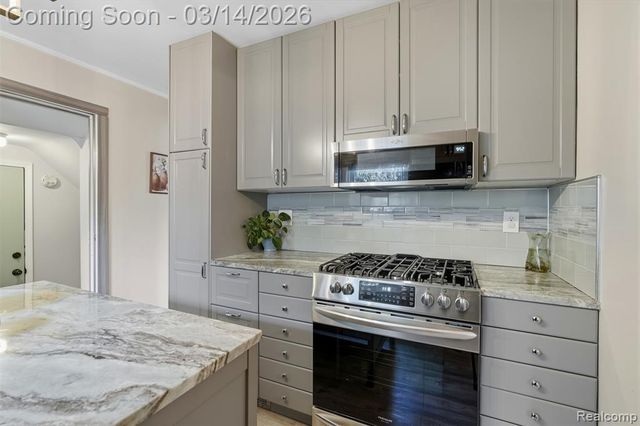 2211 Crooks Road, Royal Oak, MI 48073