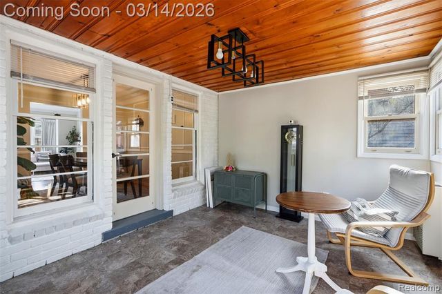 2211 Crooks Road, Royal Oak, MI 48073