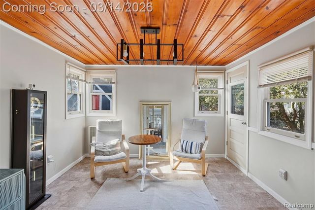 2211 Crooks Road, Royal Oak, MI 48073