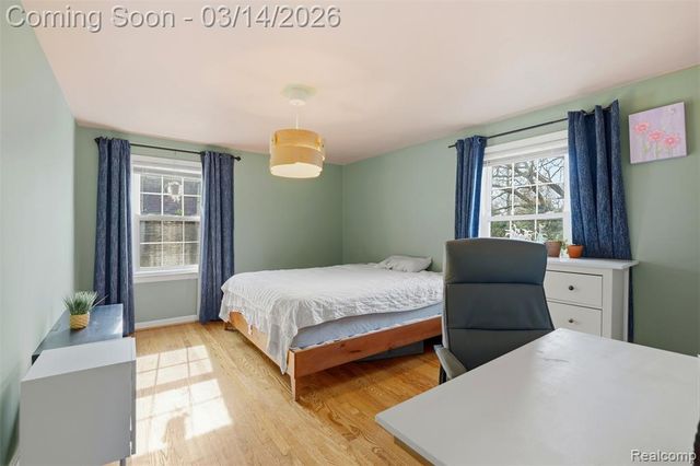 2211 Crooks Road, Royal Oak, MI 48073