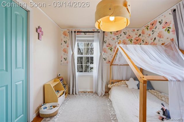 2211 Crooks Road, Royal Oak, MI 48073