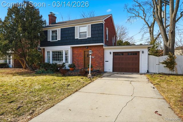 2211 Crooks Road, Royal Oak, MI 48073