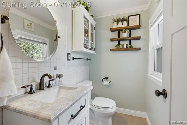 2211 Crooks Road, Royal Oak, MI 48073