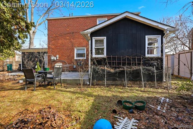 2211 Crooks Road, Royal Oak, MI 48073