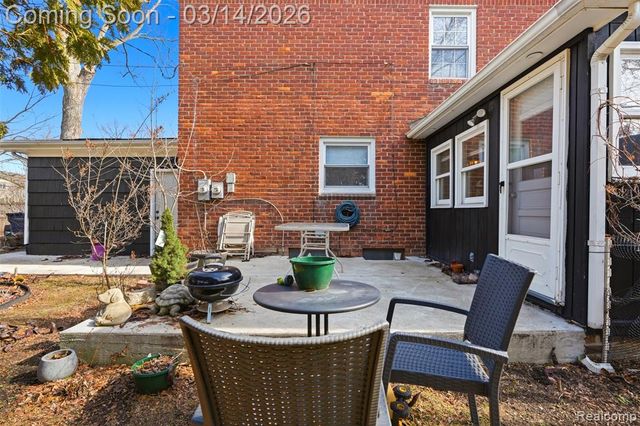 2211 Crooks Road, Royal Oak, MI 48073