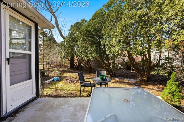 2211 Crooks Road, Royal Oak, MI 48073