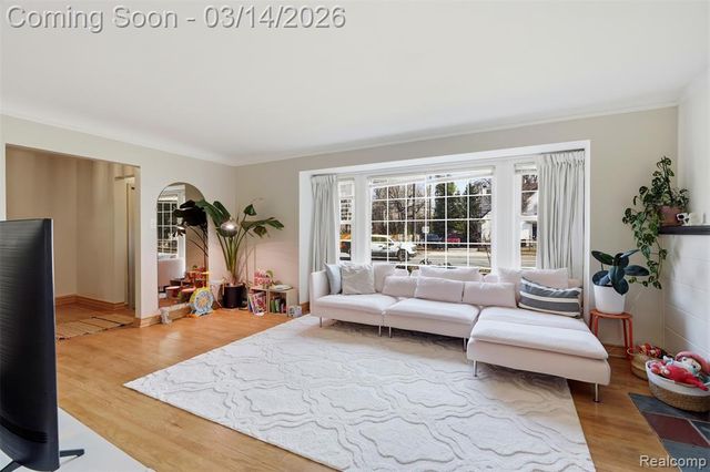 2211 Crooks Road, Royal Oak, MI 48073