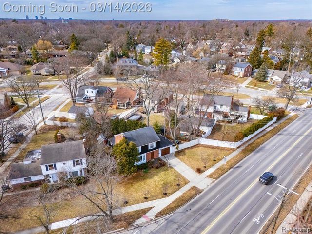 2211 Crooks Road, Royal Oak, MI 48073