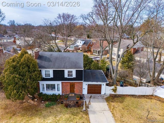 2211 Crooks Road, Royal Oak, MI 48073