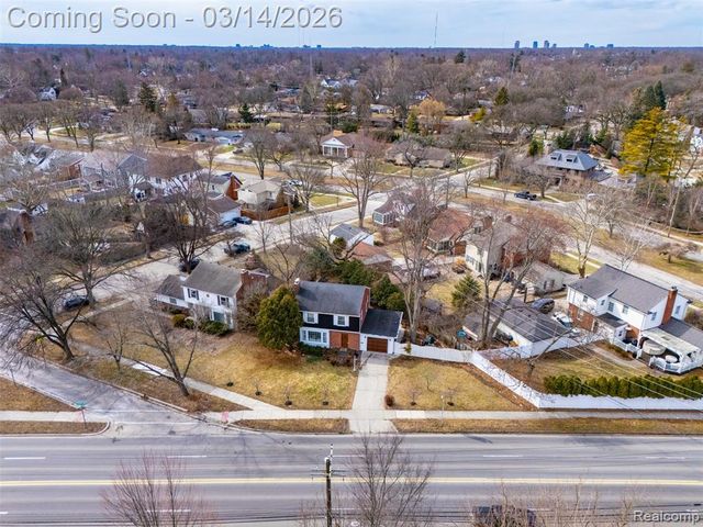 2211 Crooks Road, Royal Oak, MI 48073