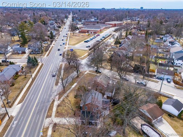 2211 Crooks Road, Royal Oak, MI 48073