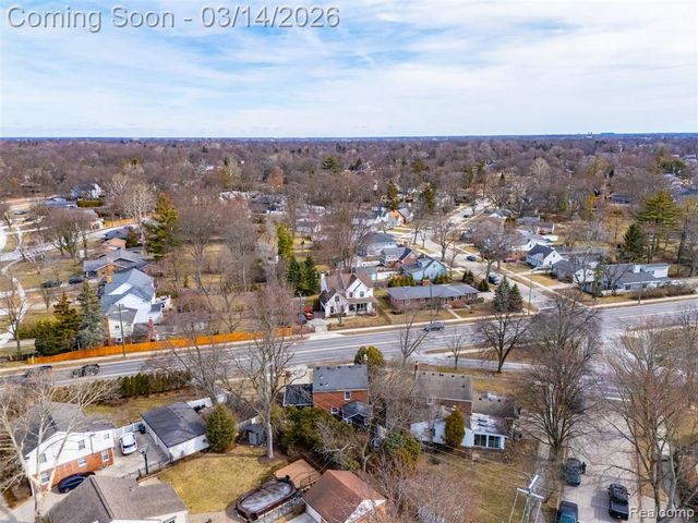 2211 Crooks Road, Royal Oak, MI 48073