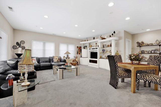 800 Weidner Road 208, Buffalo Grove, IL 60089