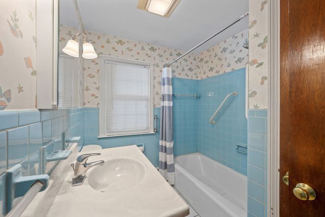 42 Pinebrook Lane, Holden, MA 01520