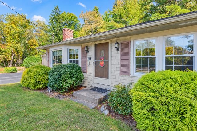 42 Pinebrook Lane, Holden, MA 01520
