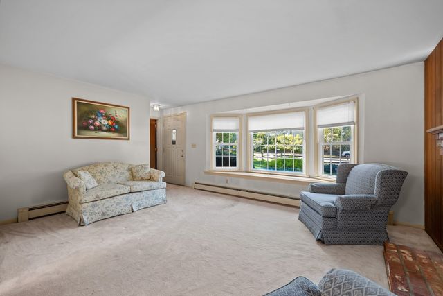 42 Pinebrook Lane, Holden, MA 01520