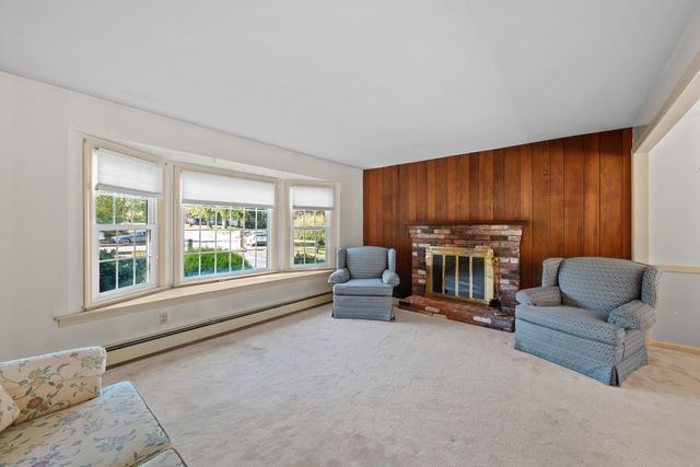 42 Pinebrook Lane, Holden, MA 01520